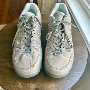 Women's outdoor Hiking shoes Oboz 10 gray worn once!